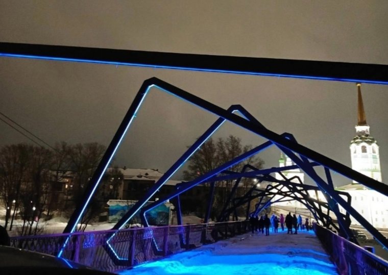 Так мост выглядит вечером. Фото: Даша Неверович