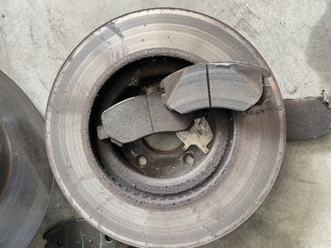 Состояние заводских тормозных дисков и колодок