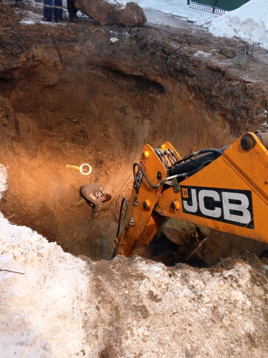    Устранение порывов на водопроводе в Славгороде. Источник: t.me/glava_slavgorod