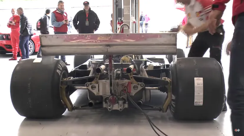 В 1979 году в варианте T4 модели 312T впервые были применены принципы эффекта земли. Однако конструкция была несколько ограничена тем, что это был автомобиль без эффекта земли, с двигателем, слишком широким для по-настоящему эффективной аэродинамики. [Источник: Retroschaft]