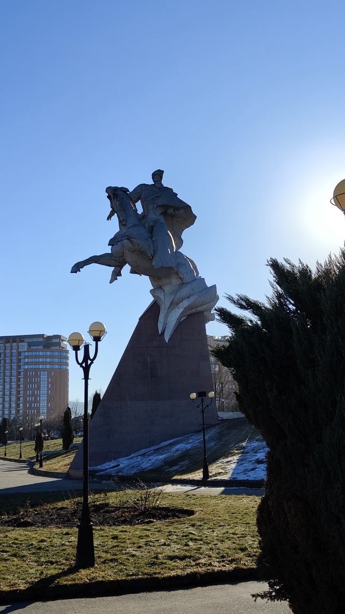 Владикавказ. Памятник генералу Плиеву