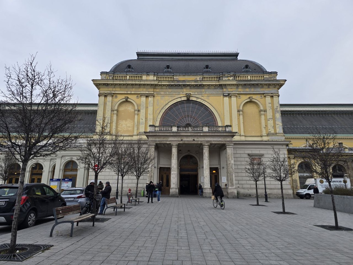 Второй вход вокзал Келети