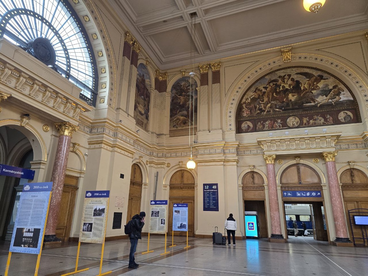 Келети внутри