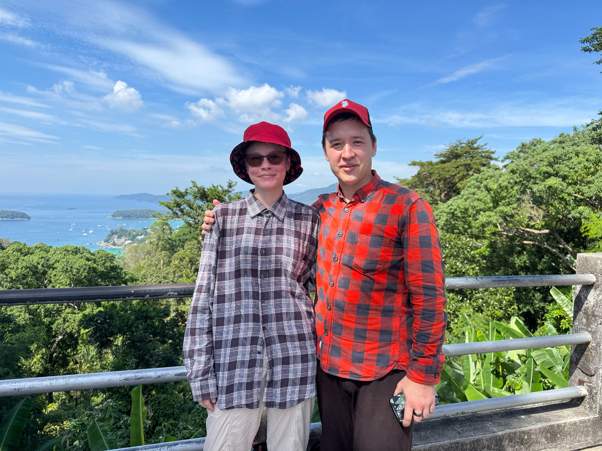 торжественно клянусь, что как пройдет кашель, схожу к терапевту и покажу фотки со своим красным на жаре и при нагрузках лицом и спрошу, что во мне сломал невролог своими АД, после которых такое началось.