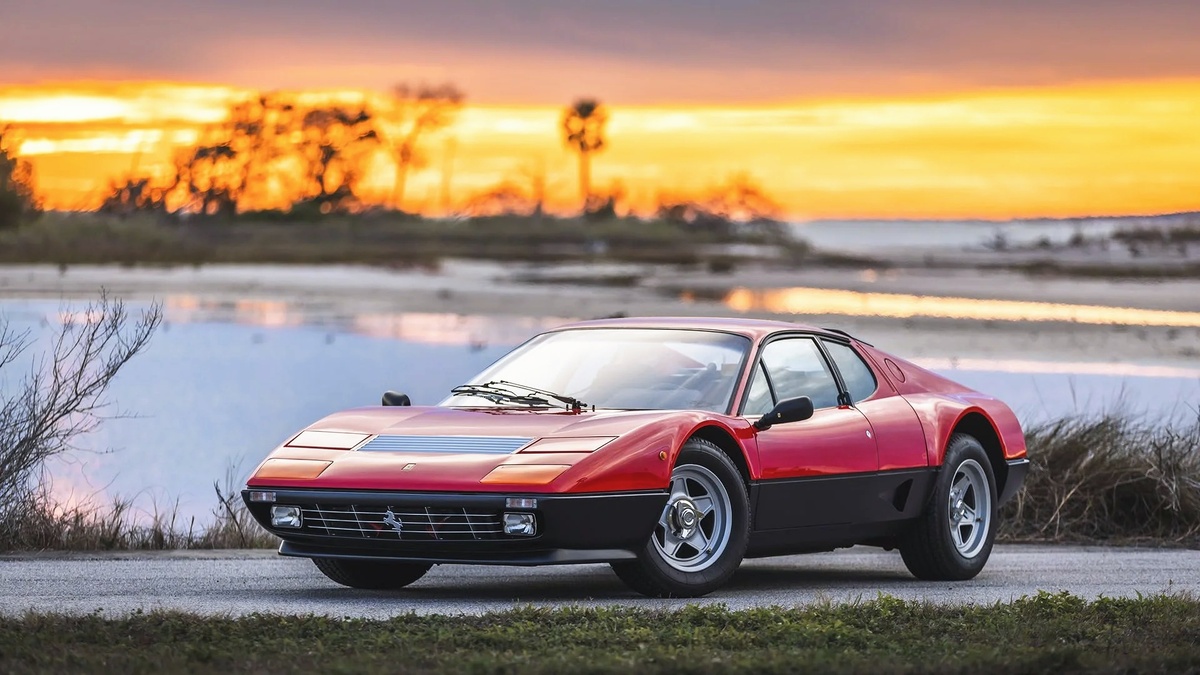 Ferrari 512 BBi 1983 - 290 000 - 330 000 долларов