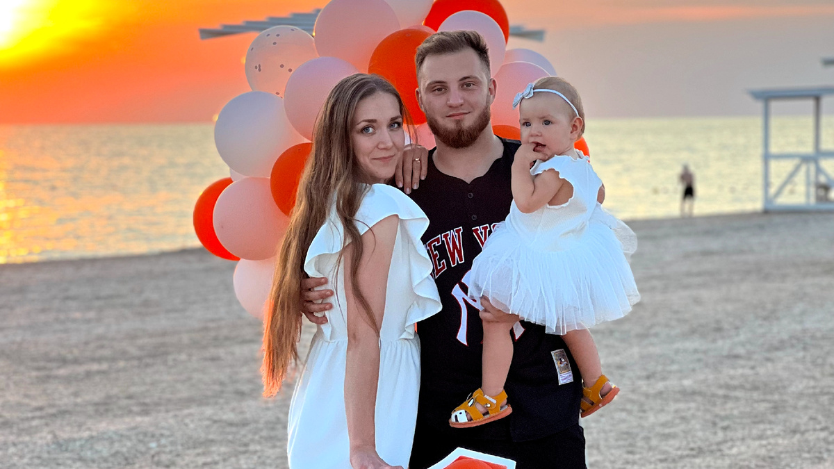 Отмечаем годик на море. Фотозону делала сама. 