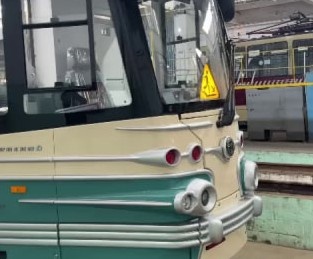     В Красноярск приехал уникальный ретротрамвай «Достоевский»