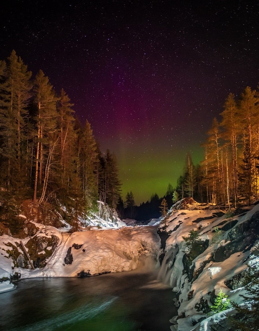 Северное сияние на водопаде Кивач, Карелия, фото Елены Ермолиной из архива пресс-службы заповедника