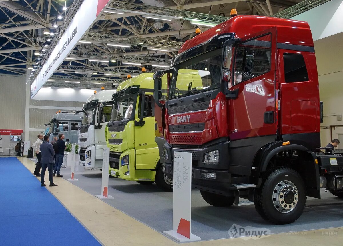    Китайские грузовики на COMTRANS 2024. © Ольга Соколова / Ridus.ru