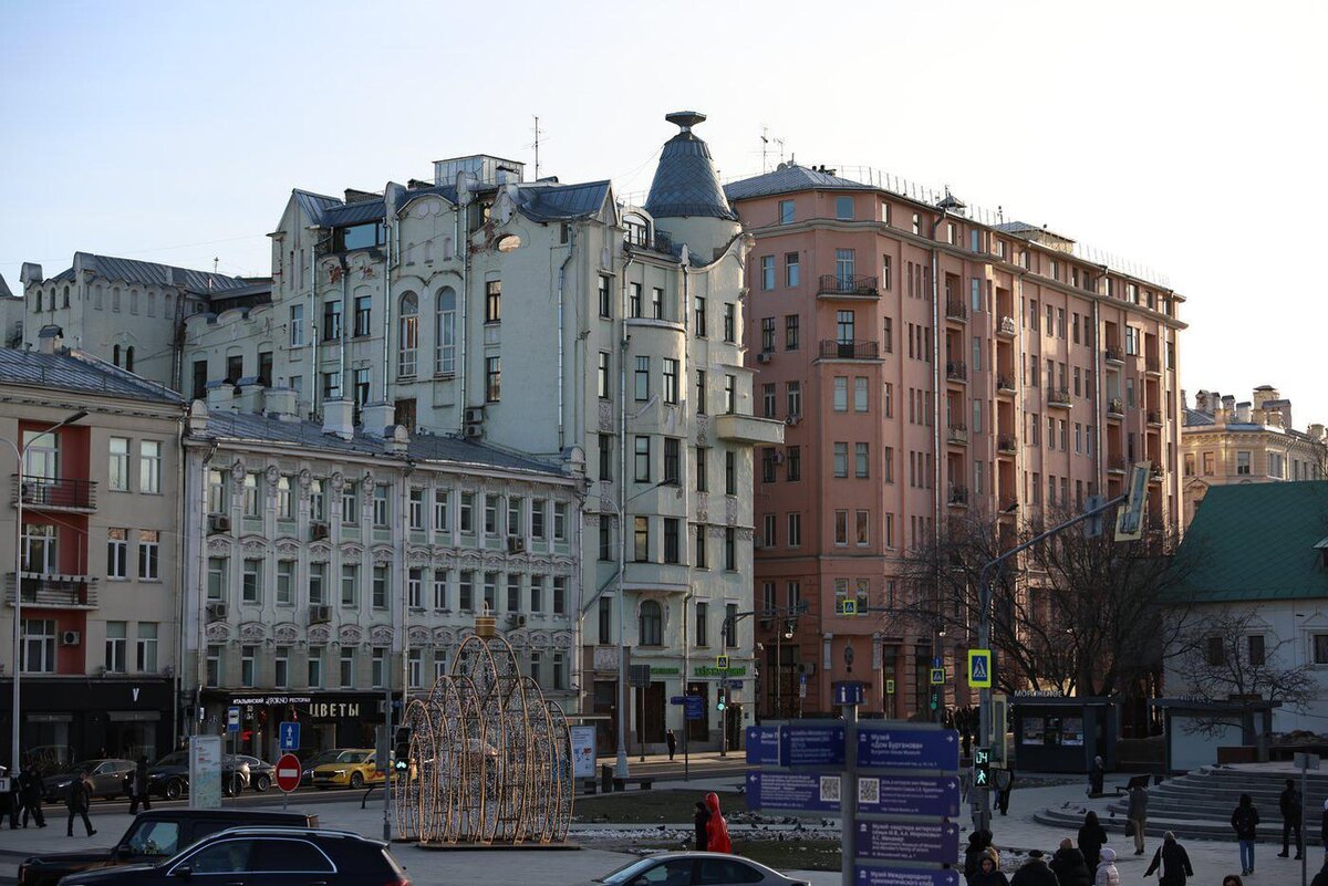 Елена Купцова
"Дом под рюмкой" как символ трезвой жизни.