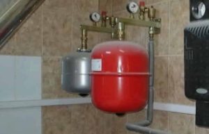 Как правильно ставить расширительный бак в отоплении