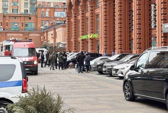    На месте взрыва в жилом комплексе «Алые паруса»