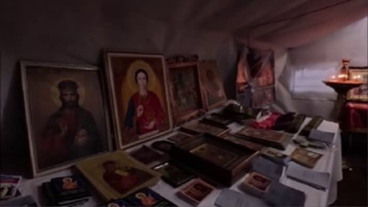    В курском приграничье военнослужащие 155-й бригады морской пехоты соорудили мобильный полевой храм