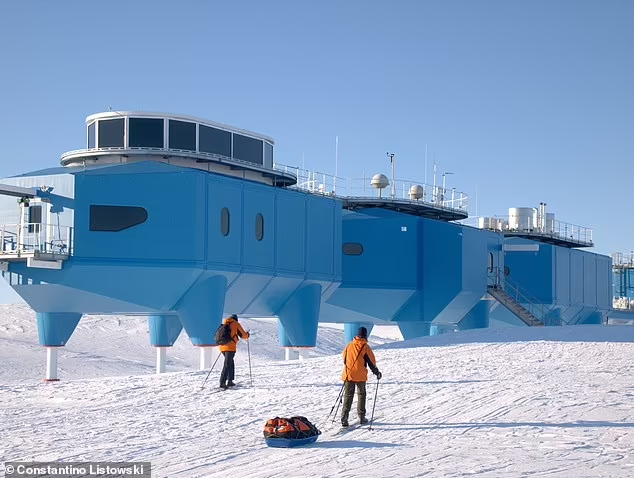 Британская антарктическая служба (BAS) сейчас нанимает сантехников, электриков и поваров для работы на пяти своих исследовательских станциях в Антарктике