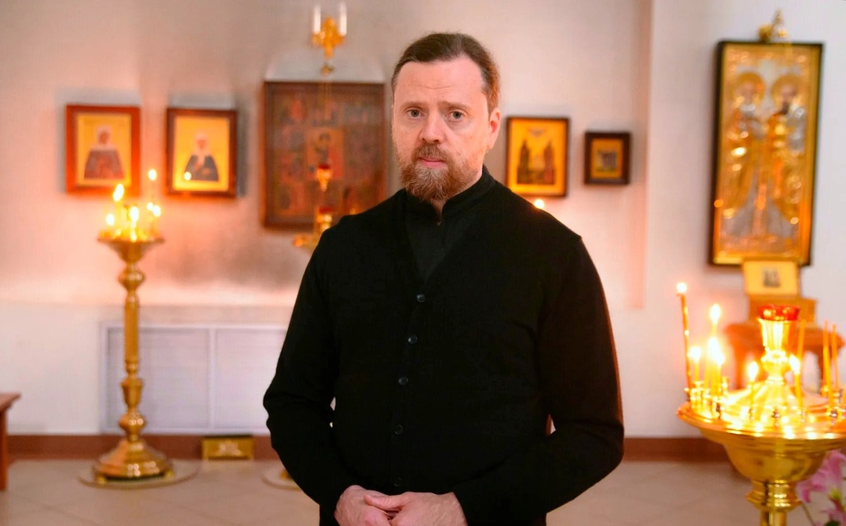 Нектарий Морозов — игумен, настоятель Петропавловского храма в Саратовской епархии, возглавляющий епархиальный информационно — издательский отдел, бывший журналист, автор множества статей и книг.