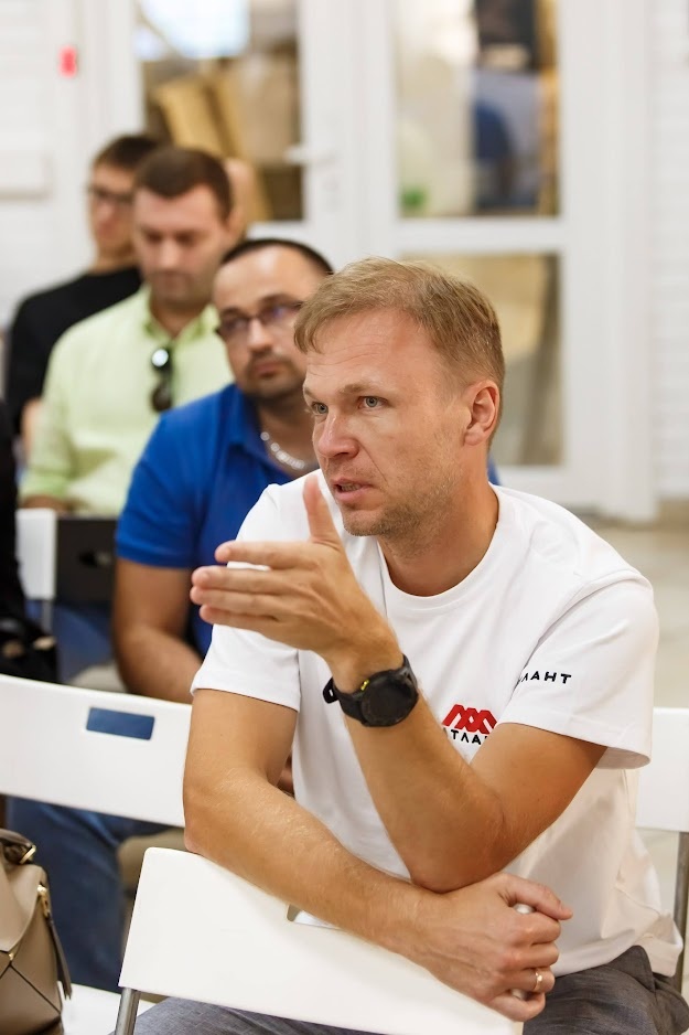 Это я - Алексей Норкин.