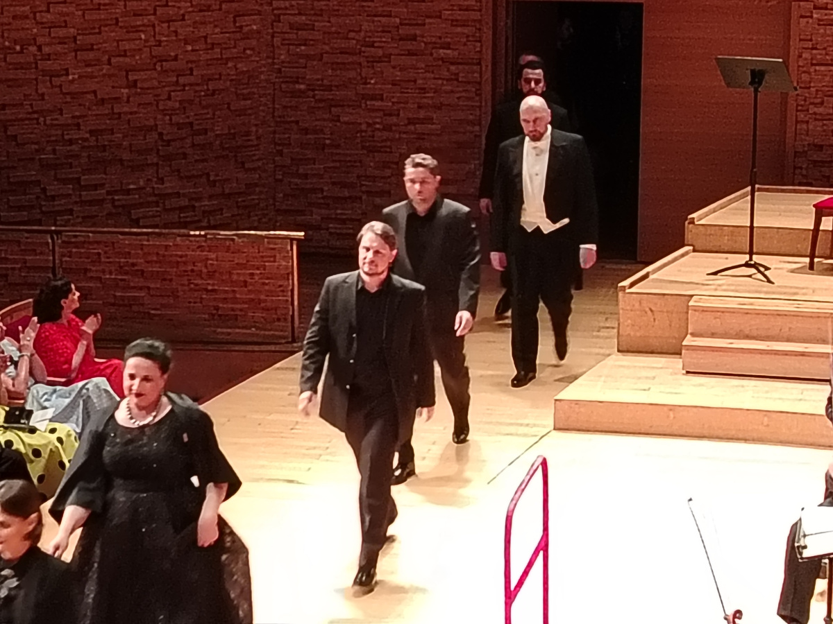 Вызвали на поклоны