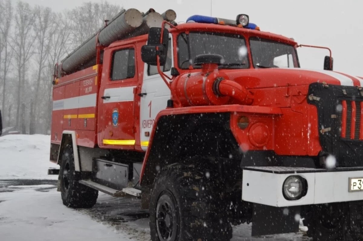    В Пермском крае пожарная машина застряла в сугробе по пути на вызов