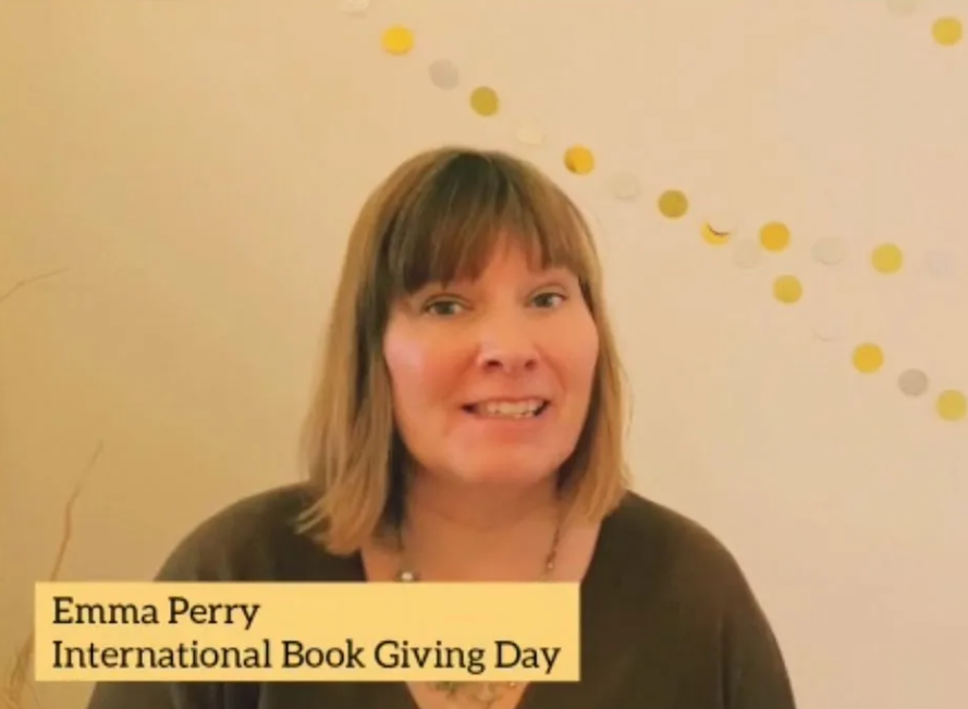 Эмма Пери, писательница. Кадр из видеообращения, инетка
