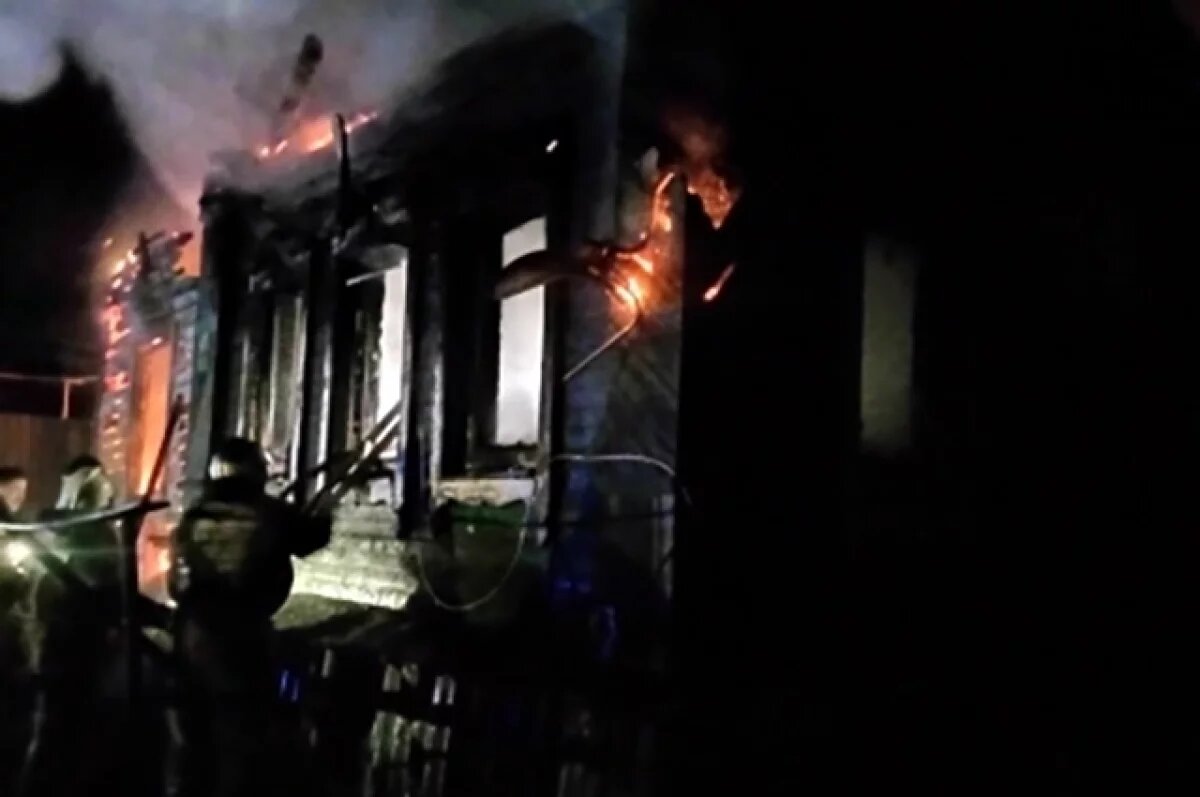    Под Сызранью по время пожара в доме погибли 2 мужчин, и пострадала женщина
