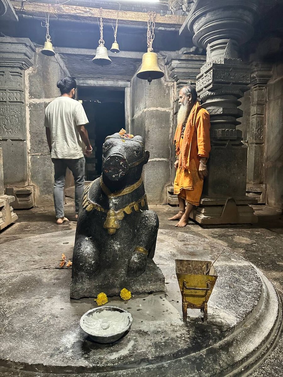 Внутри храма