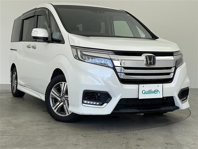 Honda Stepwgn 2017 в белом цвете