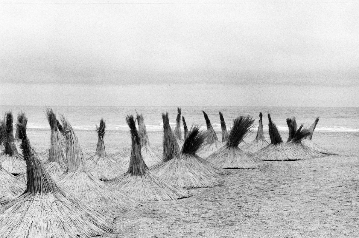 Пляжные зонтики на отдыхе.