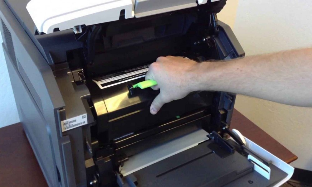 Замена картриджа и расходных материалов в цветных принтерах