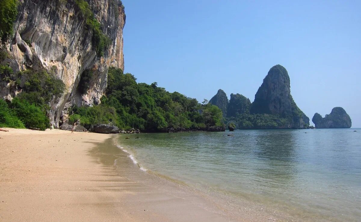    Где в феврале отдохнуть на теплом море за 85-100 тыс. руб. на двоих с перелетом