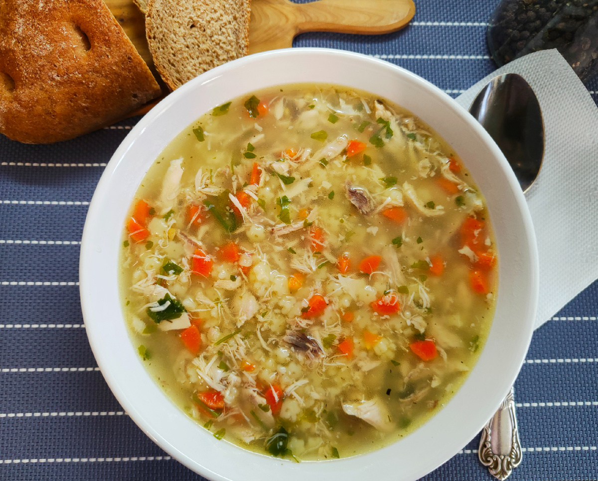 Любимый суп мужа, постоянно просит его приготовить 😊 Когда варила детям, морковь натирала на мелкой тёрке, так как они не любят её в варёном виде. 