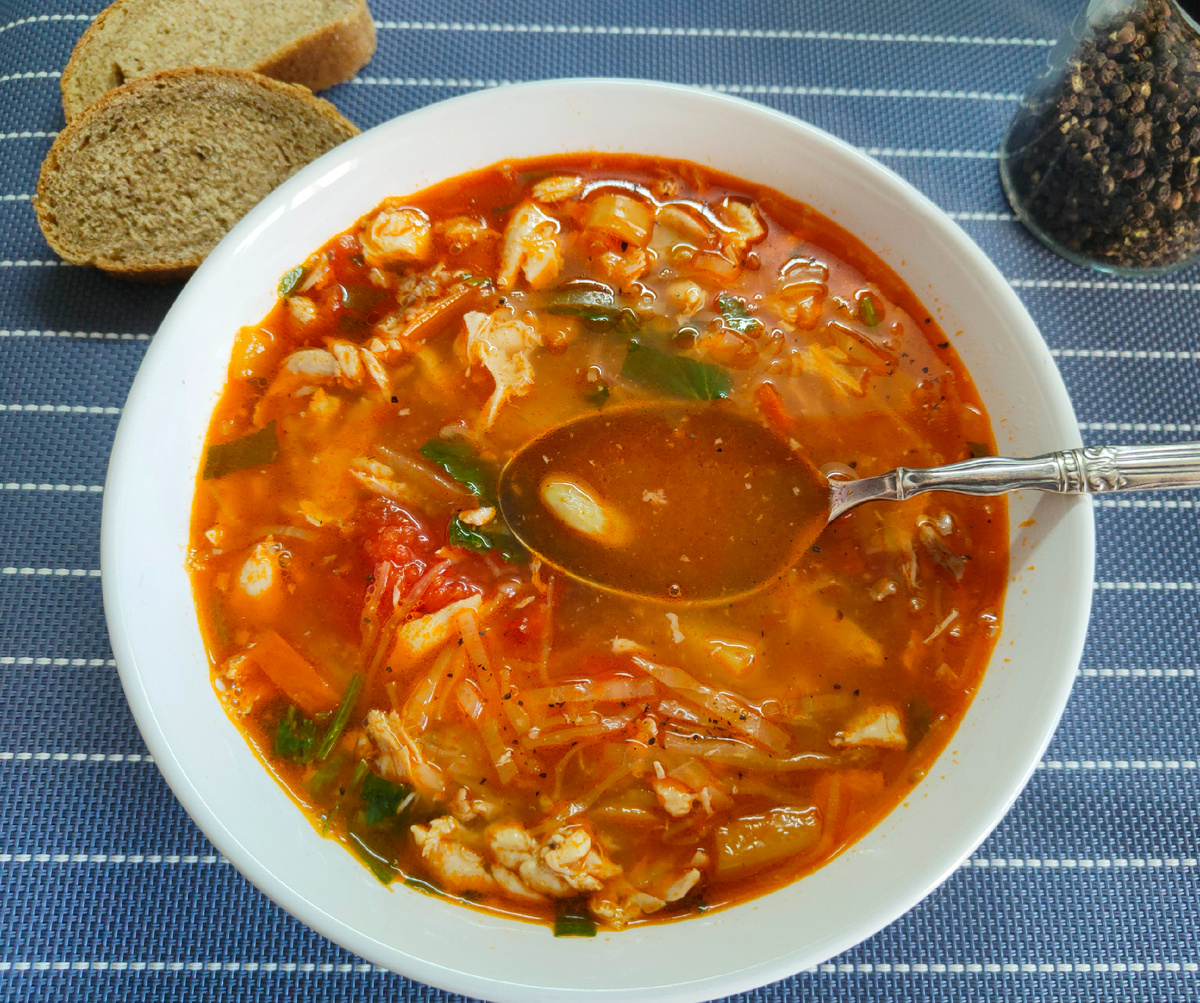 Это суп из моего детства, мама часто его варила, тогда ещё из суповой курицы. Подробный процесс приготовления тут 👇: