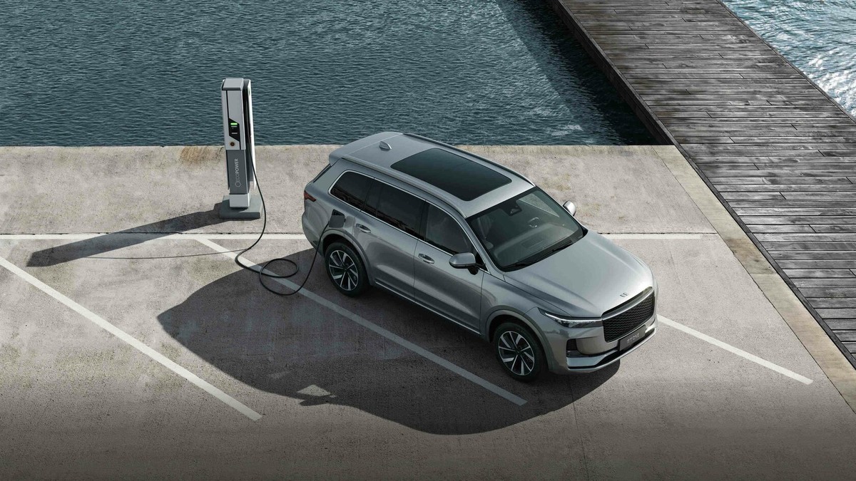 Автомобиль Lixiang на зарядной станции