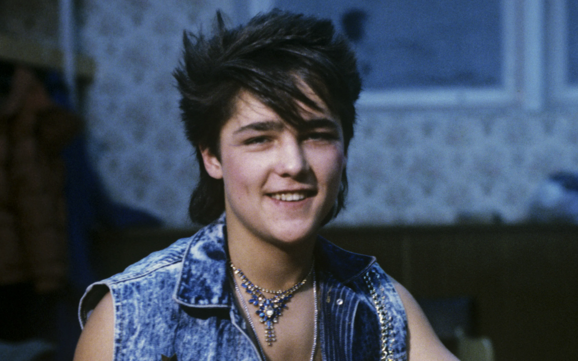 на фото Юрий Шатунов в молодости 