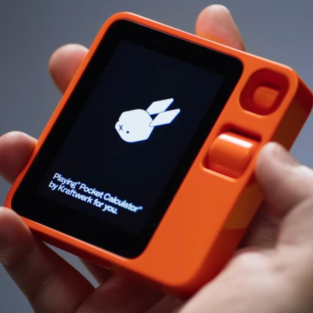    ИИ-помощник Rabbit R1