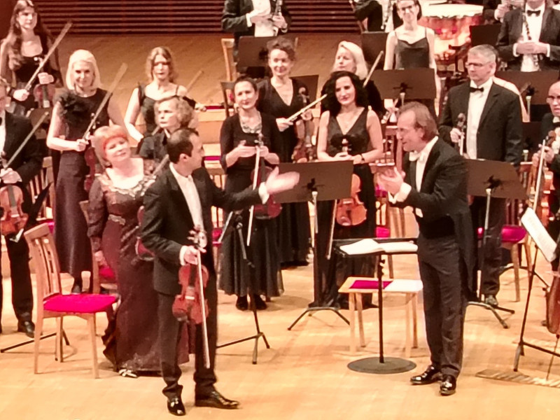 Музыканты благодарят друг друга