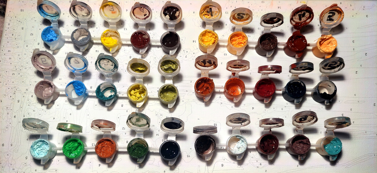 Вот некоторые оттенки которые мне в итоге удалось создать. Какие-то цвета точно попали в нужный тон, а какие-то просто близко подходили к оригиналу. 