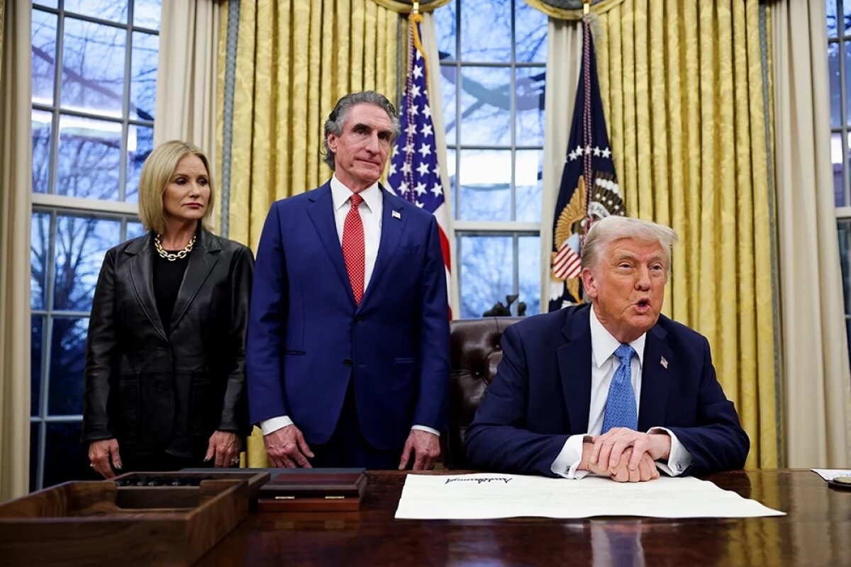    Дональд Трамп в Овальном кабинете Белого дома.