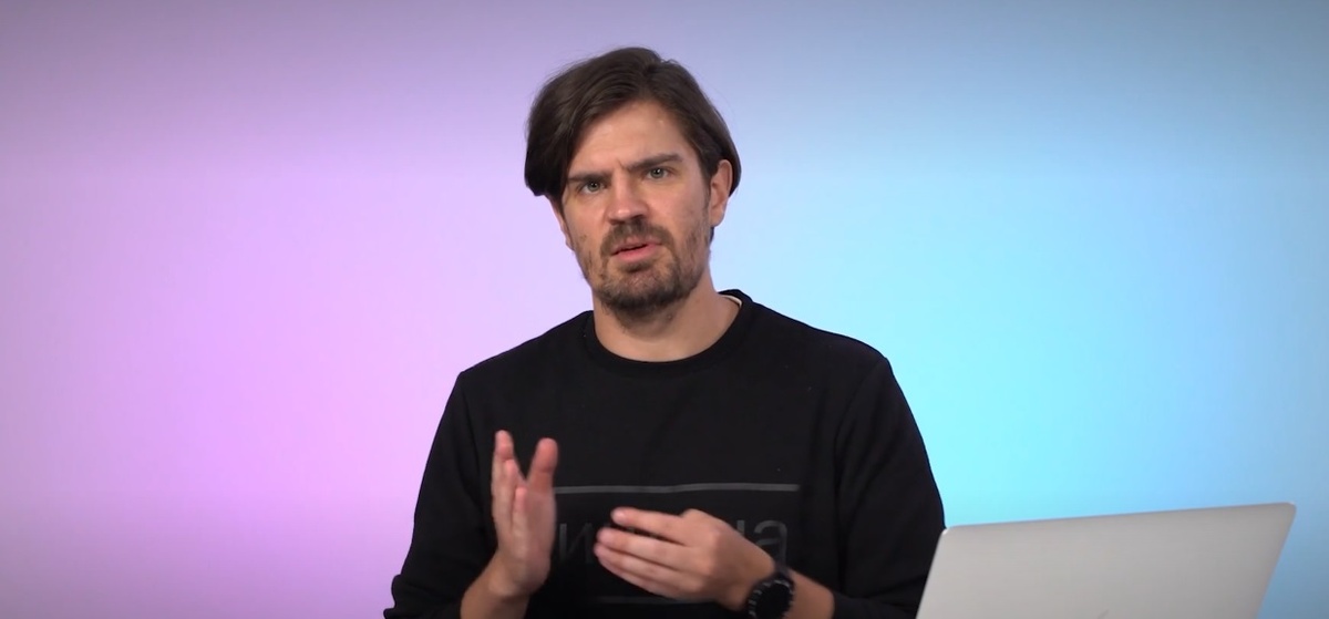 Тот самый Павел Пучков. Скрин из видеолекции курса Нетологии "Основы работы с текстом"