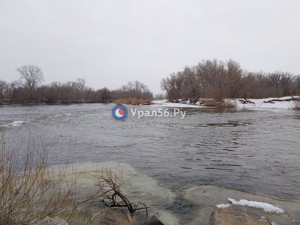    За минувшие выходные уровень Урала в Орске не изменился, хотя за сутки он опустился на 12 см