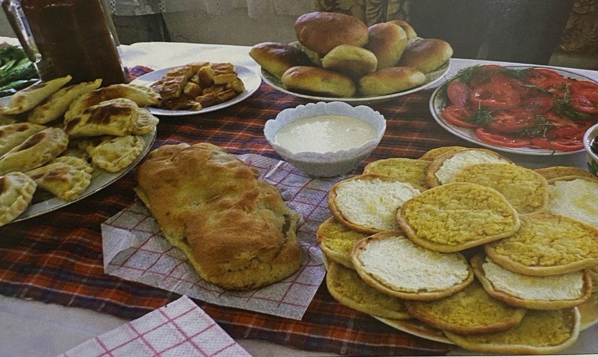 Праздничный стол для гостей.  Фото Н.В.Елезова