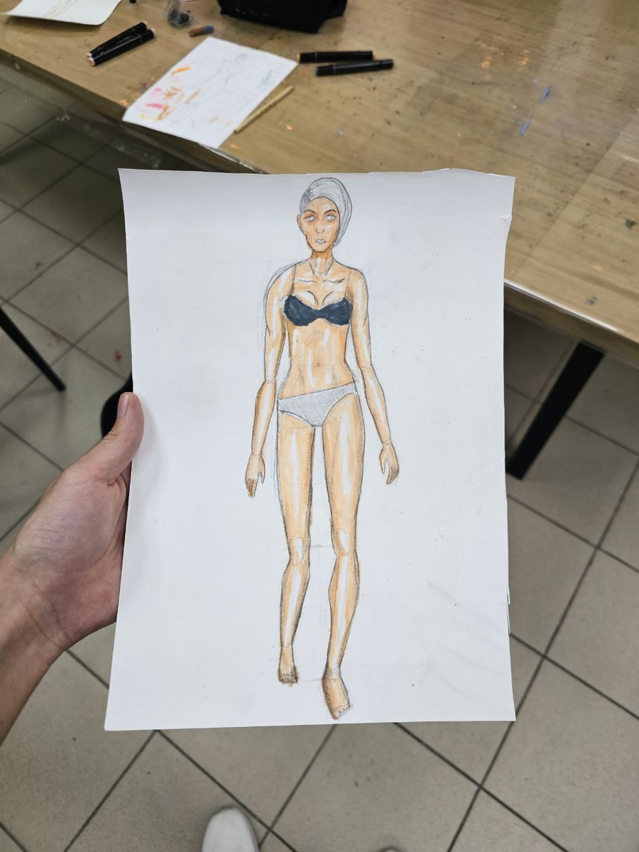 Референсом для рисунка преподавателя была девушка из журнала про моду