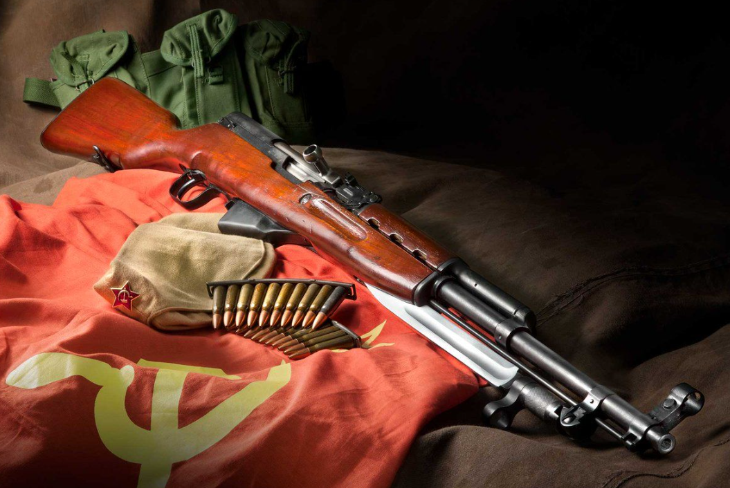В феврале 1945 года в Советскую армию поступила на вооружение пробная партия нового оружия под патрон 7,62x39. Это был легендарный СКС. Фото 