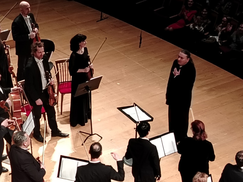 Смелков благодарит оркестр