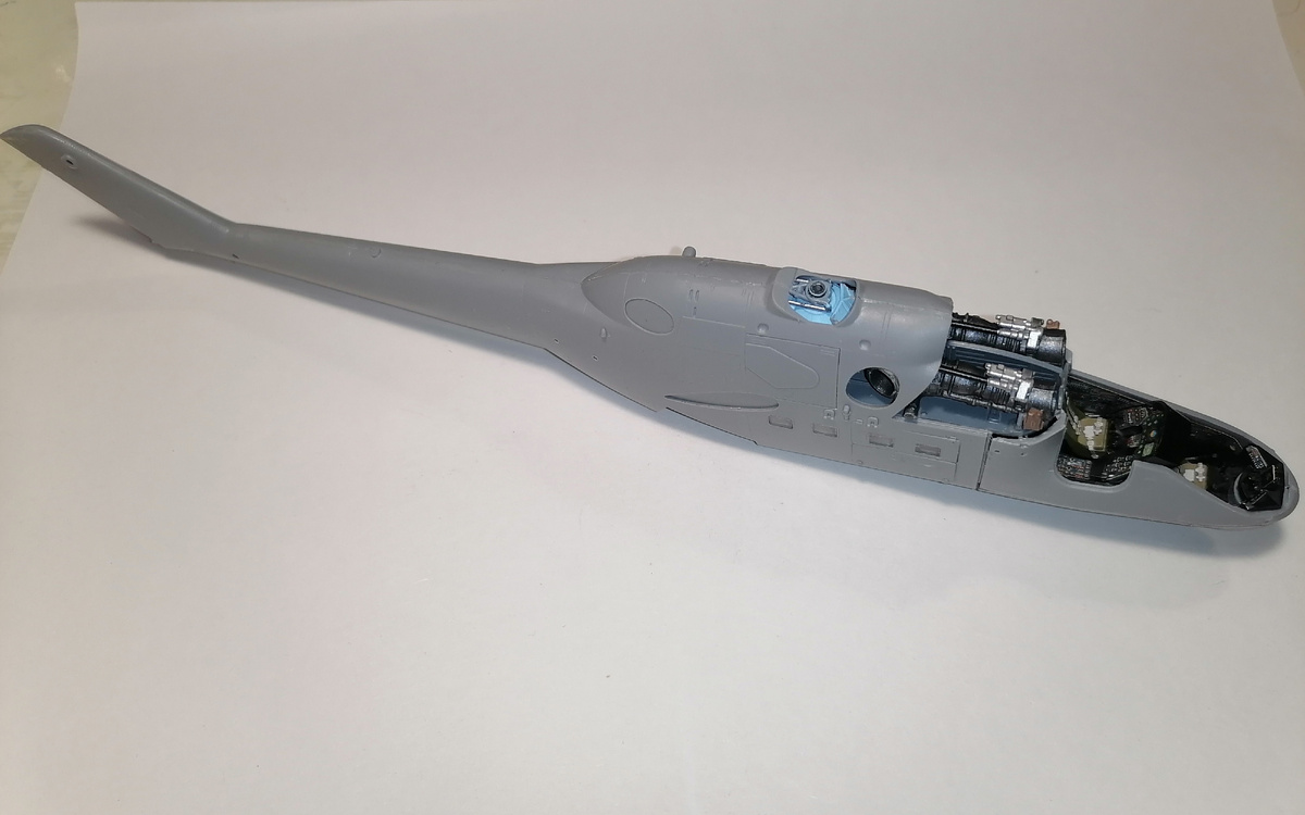 МИ-35 (на месте стыка кабины и основного корпуса наблюдаем техническую щель)