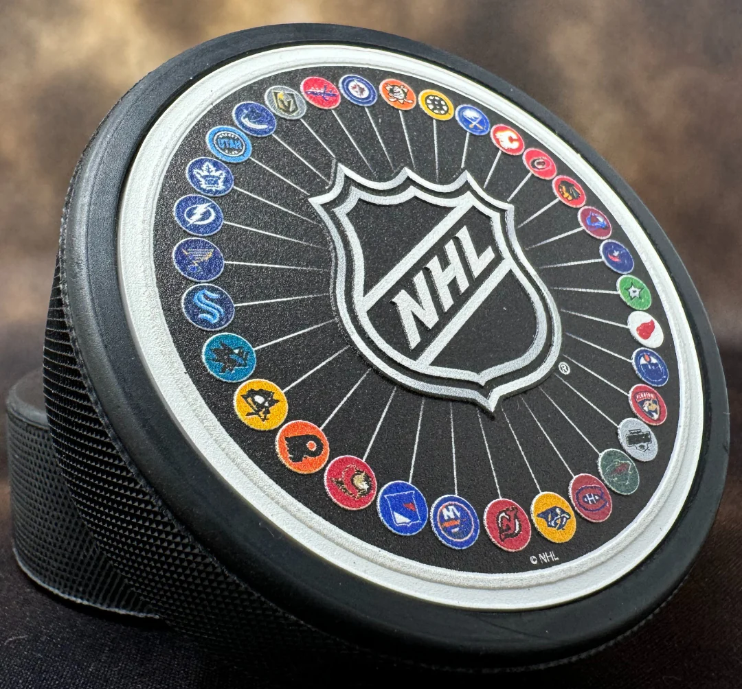     Шайба с логотипами клубов НХЛ