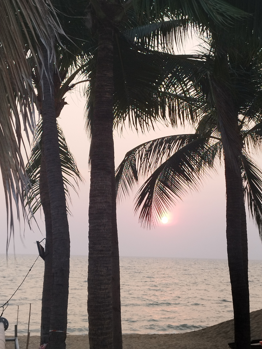 Закат на море — это отдельная история.