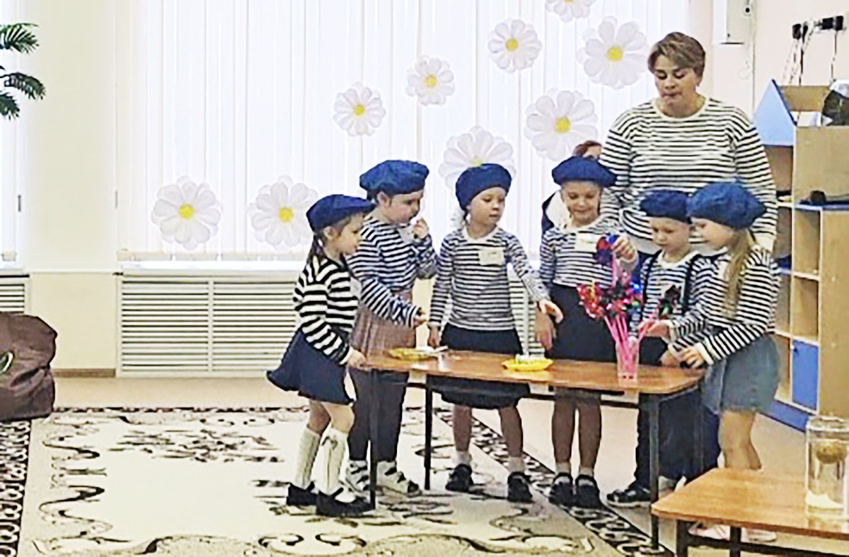 Педагогическое мероприятие с детьми проводит Екатерина Доброва