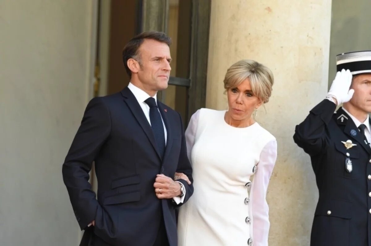    Журналистка Рей, называющая жену Макрона мужчиной, попросила убежище в РФ