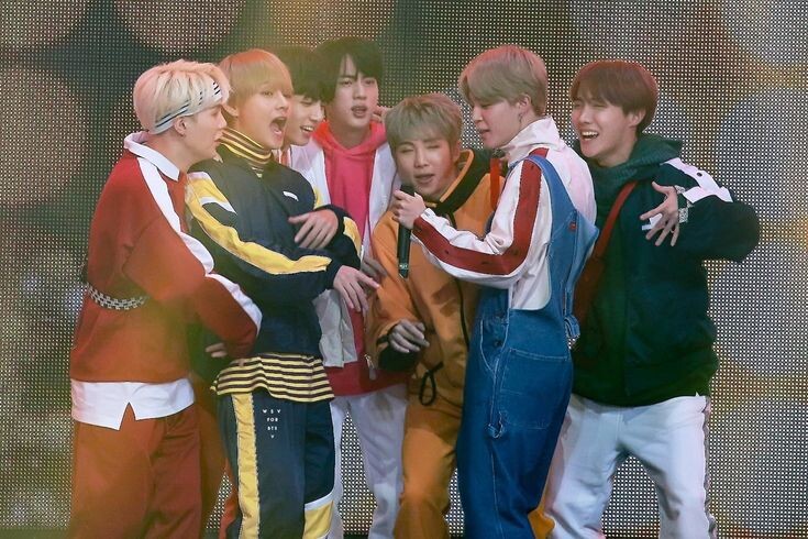 Конечно, семь цветов в солнечном спектре ... а ещё и оттенки ...