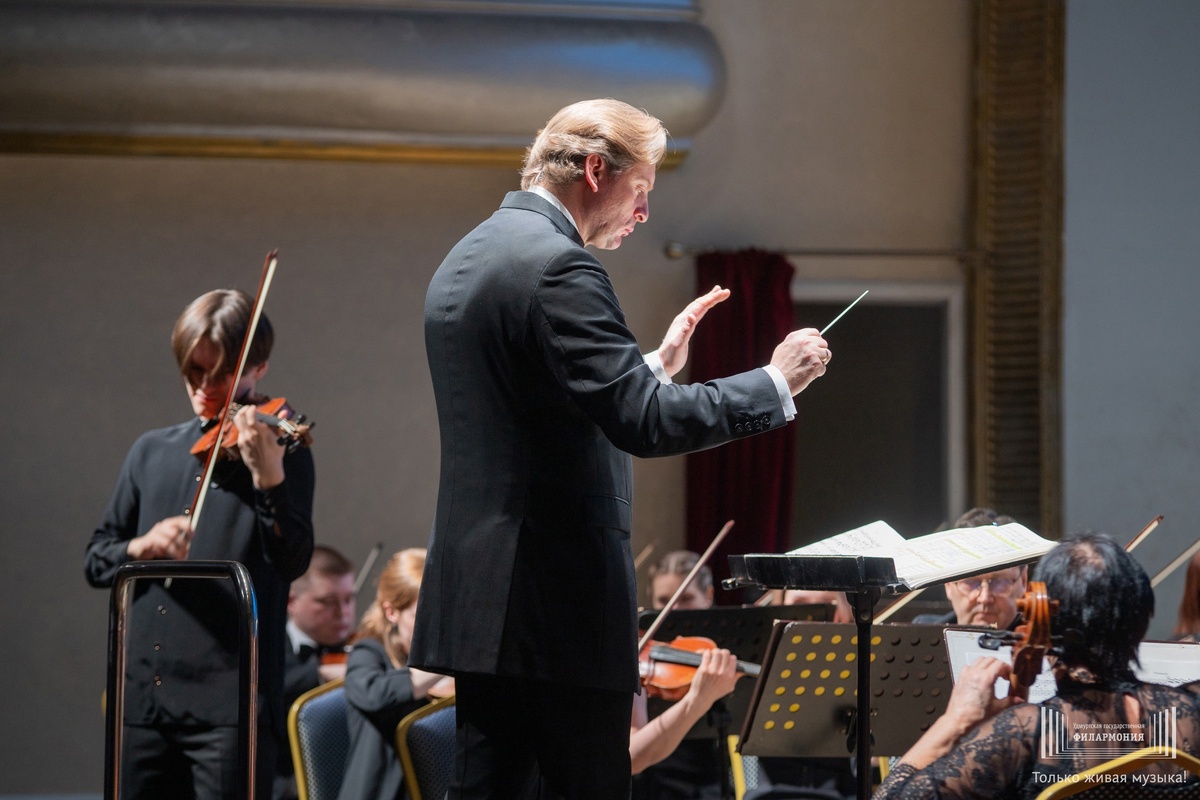 Дирижер — Антон Шабуров